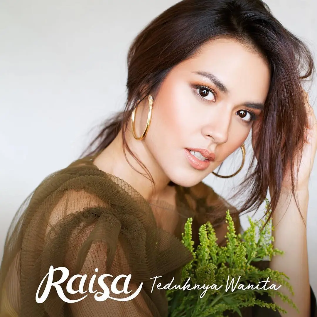 Raisa dengan busana yang terkesan transparan (Instagram/raisa6690)