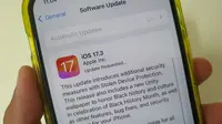 Update iOS 17.3 di iPhone hadirkan pembaruan fitur, salah satunya Stolen Device Protection. (Liputan6.com/ Agustin Setyo Wardani).