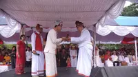 Cawapres nomor urut 2 Gibran Rakabuming Raka mendapat gelar Lasok Pindan di Sulawesi Selatan. (Foto: Istimewa)