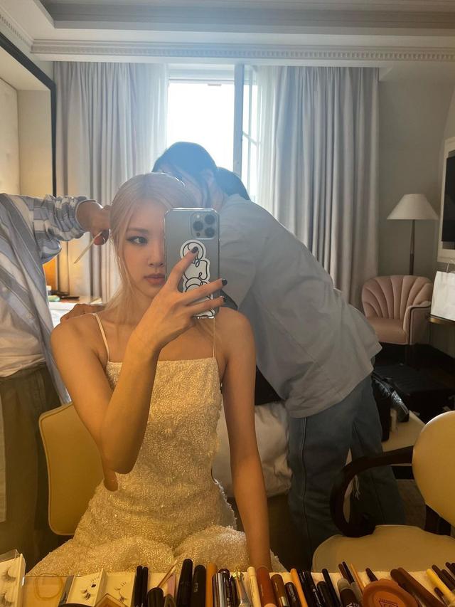 7 Gaya Penampilan Rose Blackpink saat Hadiri Pameran Tiffany & Co, Jadi Sorotan