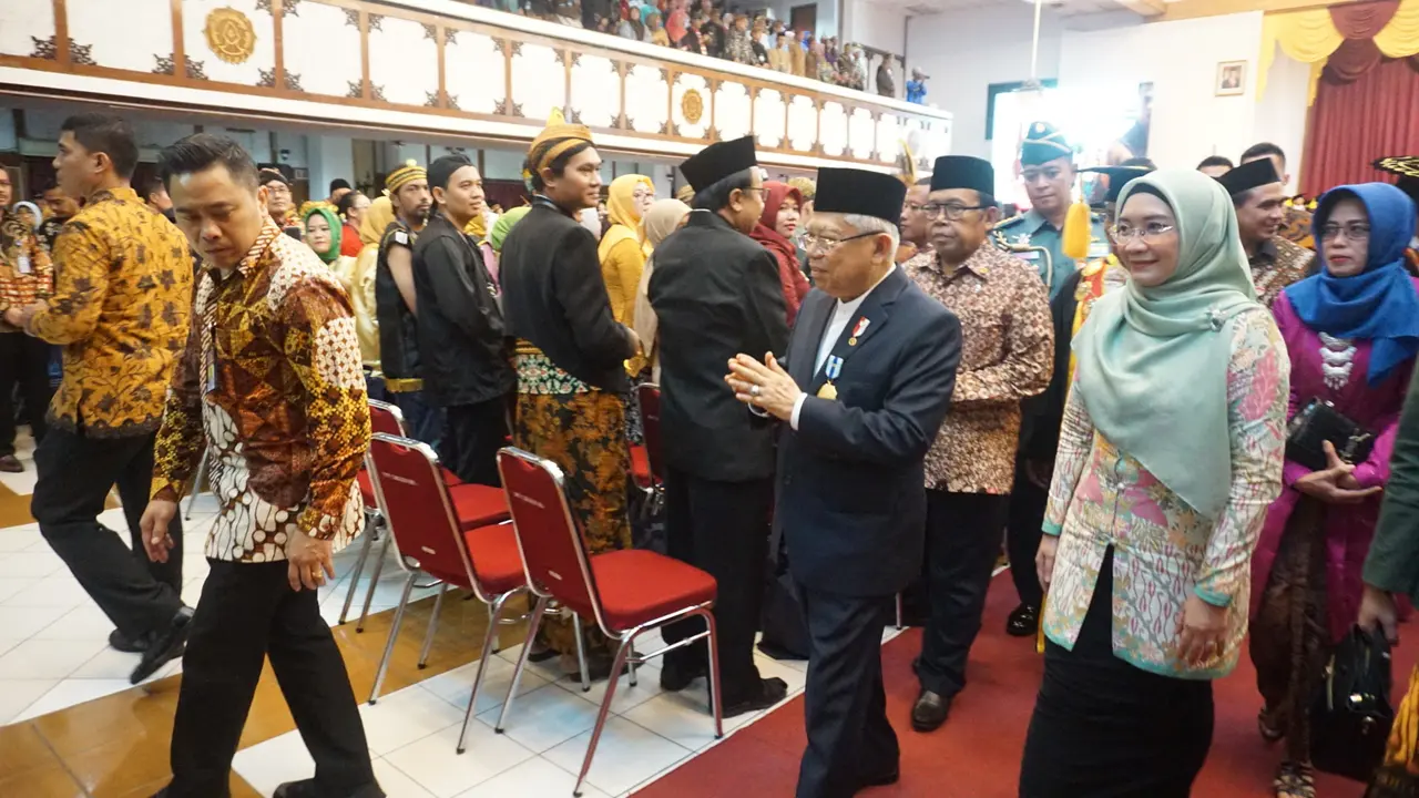 Wapres Terima Penghargaan UNS Award 2020