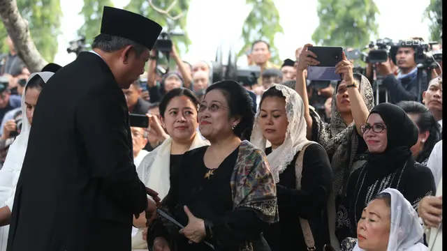 Pertemuan SBY dan Megawati di Pemakaman Ani Yudhoyono
