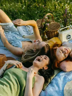 Ilustrasi piknik bersama teman (Sumber: Pexels.com/KoolShooters)