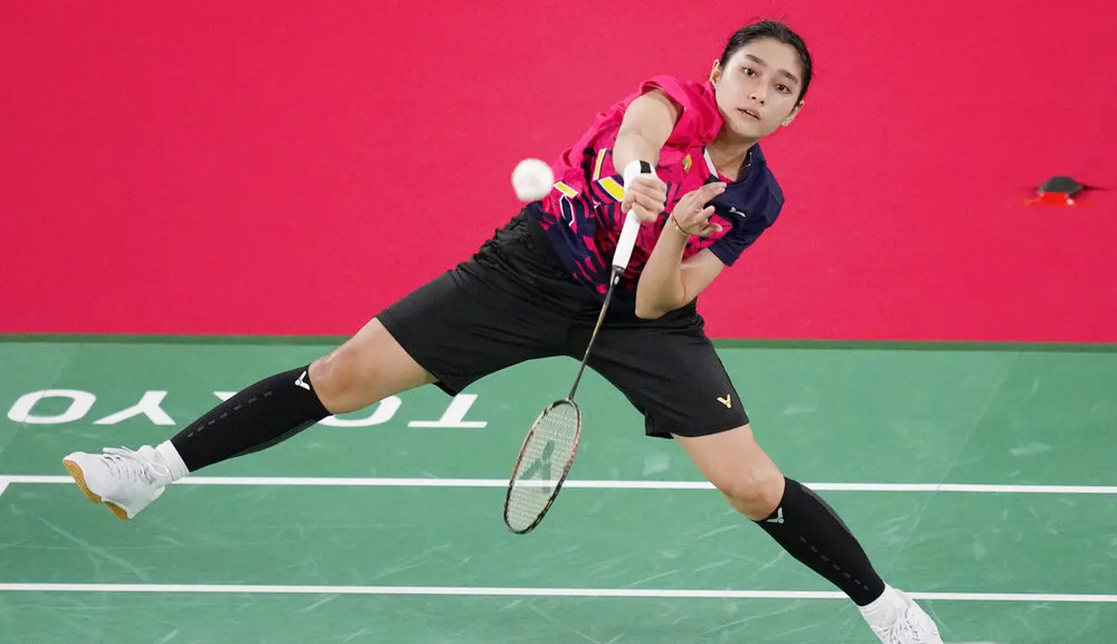 Thet Htar Thuzar - Perempuan kelahiran 15 Maret 1999 ini merupakan salah satu atlet yang akan memperkuat tim bulutangkis Myanmar di Olimpiade Tokyo 2020. Thet Htar Thuzar merupakan pemain tunggal putri yang duduk di peringkat ke-65 dunia. (Foto: AP/Dita Alangkara)