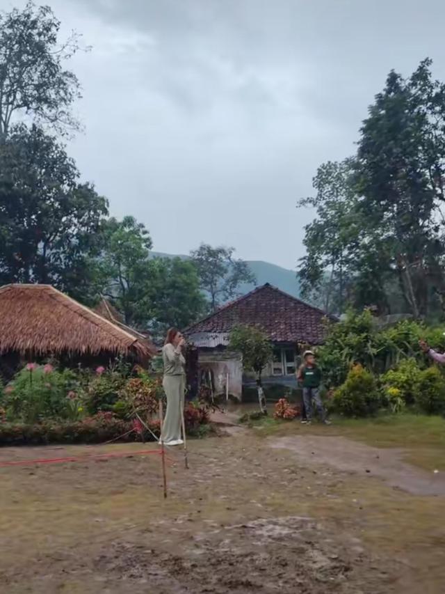 Taman Rumah Abah Jajang Rusak