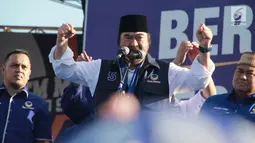 Ketua Umum Partai Nasdem, Surya Paloh memberi sambutan saat Kampanye Rapat Umum di Gorontalo, Minggu (24/3). Kampanye Rapat Umum akan berlangsung selama 21 hari yakni mulai 24 Maret hingga 13 April 2019. (Liputan6.com/Arfandi Ibrahim)