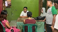Seorang wanita muda berinisial IW (23), nekat membuka praktek esek-esek di bulan Ramadhan. (Liputan6.com/Pramita Tristiawati)