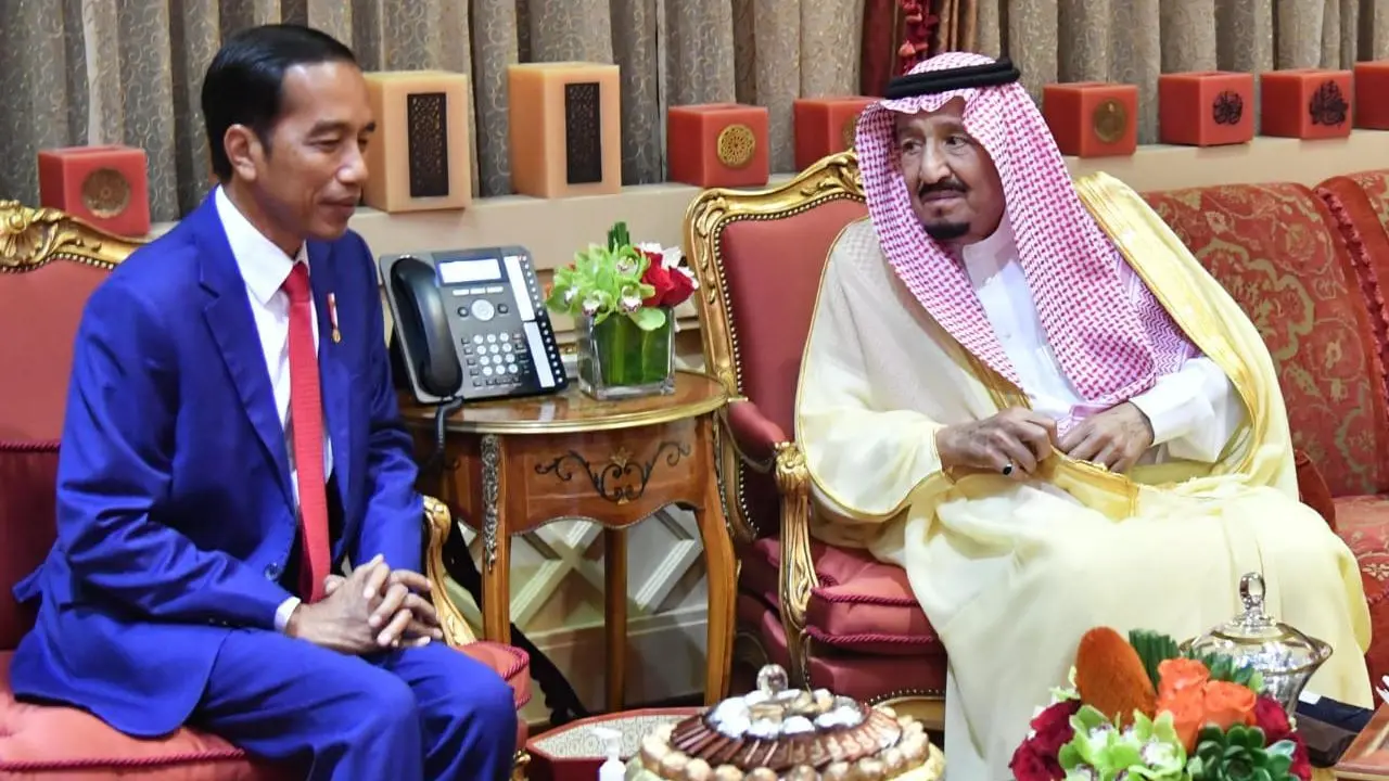 Presiden Joko Widodo dan Raja Salman menggelar pertemuan bilateral di Al-Qasr Al-Khas, Minggu (14/4/2019). (Doc. Setpres)