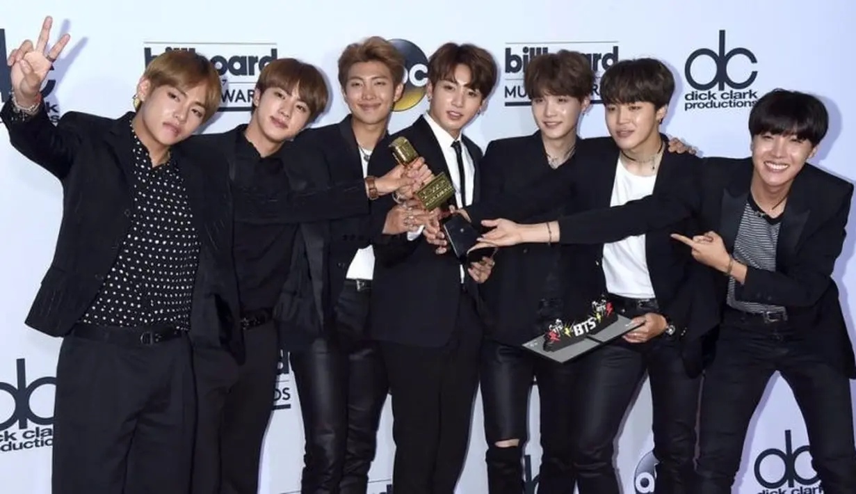 Sedangkan Jimin mengaku jika ARMY merupakan hal yang paling berharga. "Kami sering mengucapkan ini, kurasa mereka segalanya bagi kami. Tanpa mereka, kami tak akan bisa seperti sekarang," tutur Jimin. (Foto: Soompi.com)