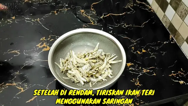 Bukan Pakai Tepung, Begini Cara Masak Ikan Teri Agar Awet Renyah