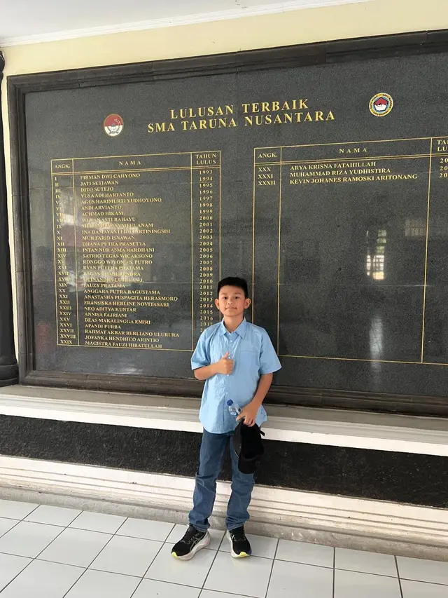 7 Kebersamaan Juliana Moechtar dan Putrinya Waktu Antar Sekolah di Taruna Nusantara