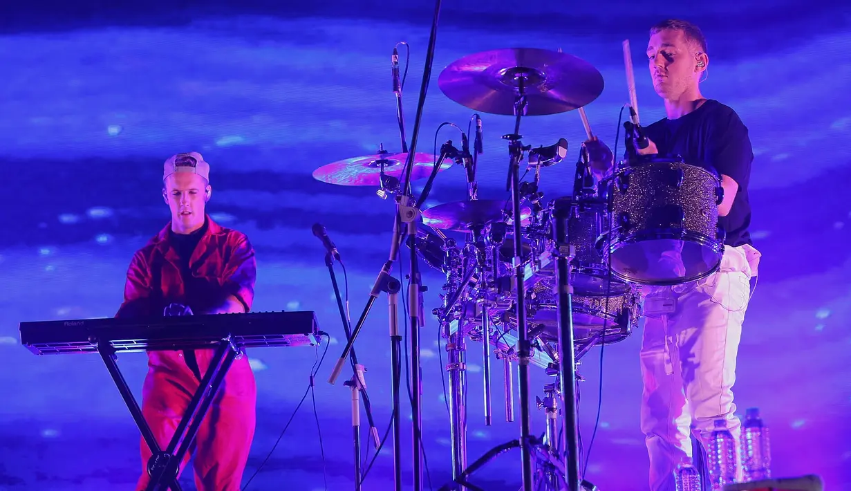 Symphony pun dipilih untuk menjadi lagu pembuka dalam konser yang berlangsung meriah meski tanpa Grace Chatto tersebut. (Deki Prayoga/Bintang.com)