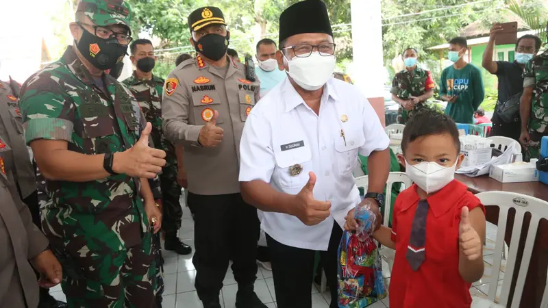 Vaksinasi anak di Banyuwangi ditargetkan tuntas akhir bulan ini. (Dian Kurniawan/Liputan6.com)