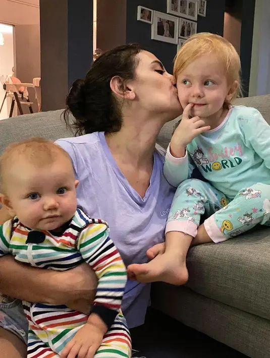 Lewat akun Instagramnya, Marissa mengungkap rasa kangennya itu. Kangen dengan Indonesia, terutama ayah dan saudara perempuannya. Pasalnya memang sudah sangat lama mereka tidak bertemu lantaran berbeda negara. (Instagram/marissaln)