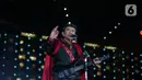 Penampilan Rhoma Irama saat konser Happy New Year 2020 di Bundaran HI, Jakarta, Selasa (31/12/2019). Konser Happy New Year 2020 diadakan oleh Indosiar. (Liputan6.com/Herman Zakharia)