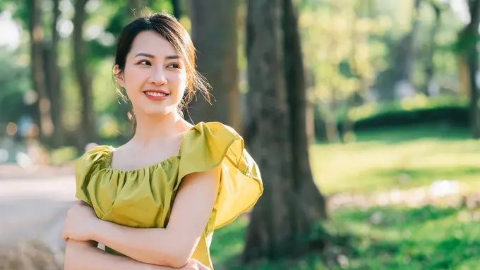 bahagia tersenyum segar manis