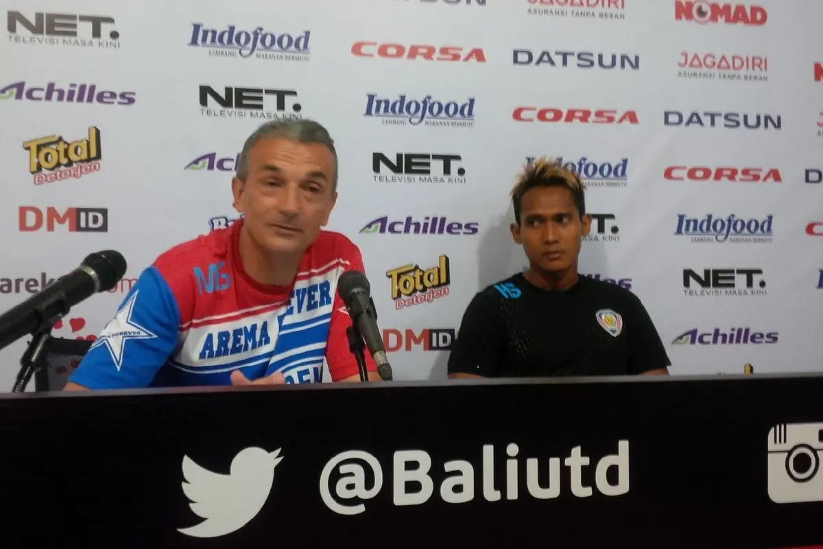 Pelatih Arema Cronus, Milomir Seslija (Dewi Divianta)
