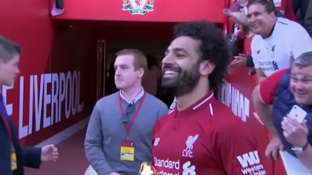 Mo Salah tersenyum melihat aksi Makka