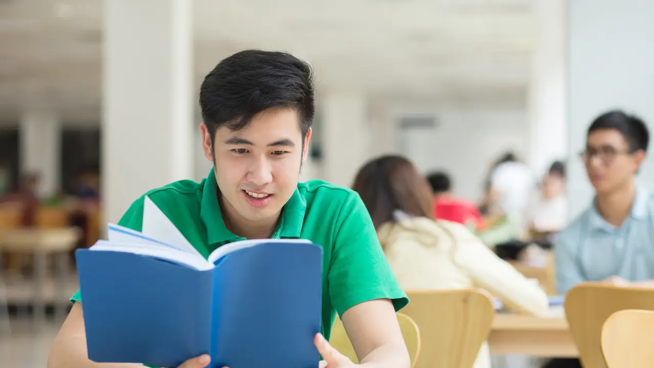 Mahasiswa Asia