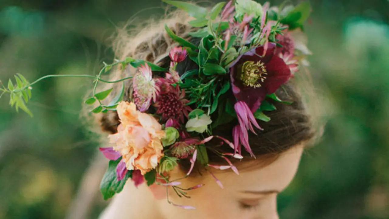 11 Inspirasi 'Flower Crown' untuk Dikenakan di Hari Pernikahan