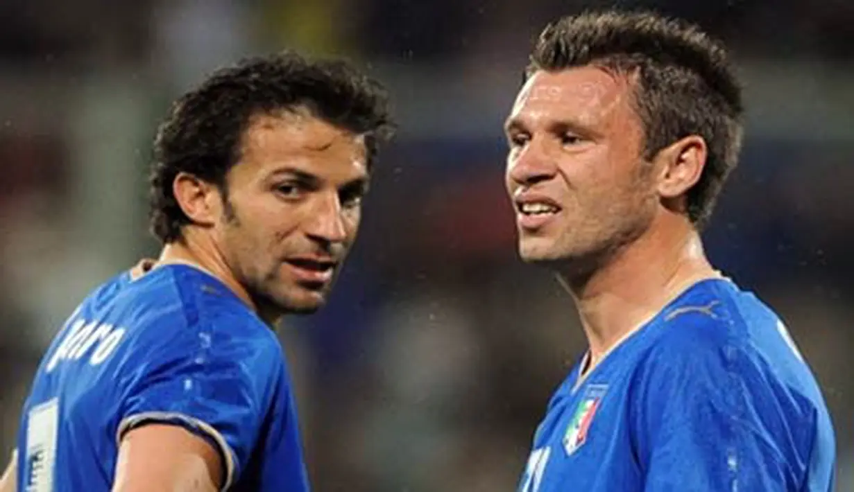Italy's strikers Antonio Cassano and Alessandro Del Piero during an Italy vs Belgium friendly match at Artemio Franchi in Florence on May 30, 2008, ahead of the EURO 2008. AFP PHOTO/ALBERTO PIZZOLI