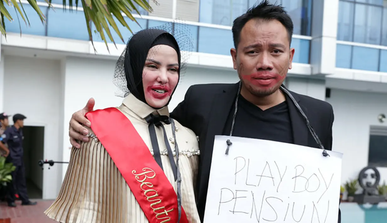 Pasangan Vicky Prasetyo dan Anggel Lelga baru saja menggelar acara Bridal Shower. Keduanya melakukan di salah satu Hotel di kawasan Jakarta Timur, Kamis siang (25/1/2018). (Deki Prayoga/Bintang.com)