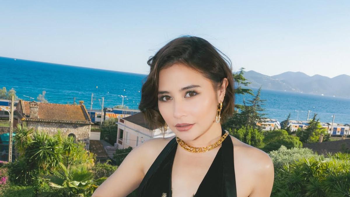 Prilly Latuconsina Kenakan Backless Dress di Festival Film Cannes 2026,
