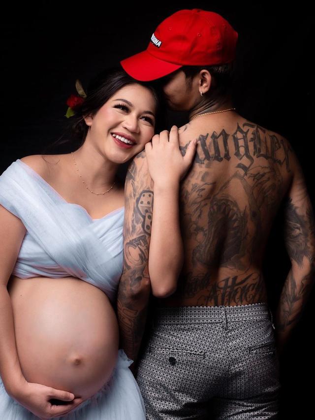 6 Potret Maternity Eriska Keysa Istri Young Lex, Cantik Menawan