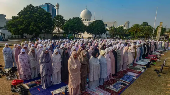 Ratusan Umat Islam Gelar Shalat Istisqa di Al Azhar Jakarta