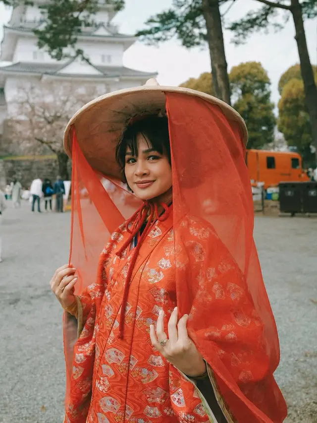 Bukan Kimono, Gaya Kompak Keluarga Andien Aisyah Bergaya ala Samurai, Princess, dan Ninja di Jepang