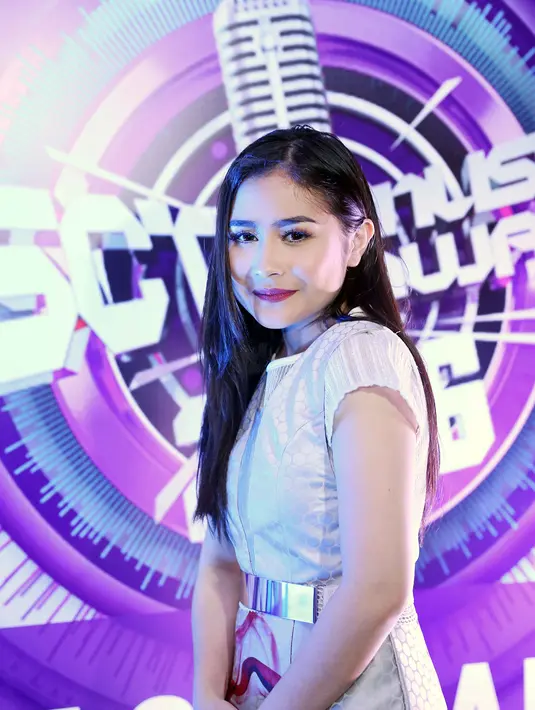 "Lebih hati-hati. Semua orang bisa pakai, orang bisa komentar. Enggak terlalu sering akhir-akhir ini pakai sosmed, takut saja," ujar Prilly, di Studio 6 Emtek City, kawasan Daan Mogot, Jakarta Barat, Kamis (28/4/2016) malam. (Nurwahyunan/Bintang.com)