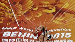 Atlet AS, Sandi Morris, saat beraksi di nomor lompat tinggi galah putri Kejuaraan Dunia Atletik 2015 di Stadion Nasional, Beijing, Tiongkok. (26/8/2015). (Reuters/Fabrizio Bensch)