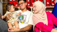 7 Potret Kompak Frans Faisal dan Nathalie Holscher Momong Adzam, Curi Perhatian (Sumber: Instagram/nathalieholscher)