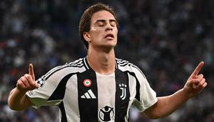 Pemain Juventus, Kenan Yildiz merayakan gol pertama timnya ke gawang PSV Eindhoven pada laga Liga Champions 2024/2025 di Juventus Stadium, Turin, Italia, Rabu (18/09/2024) WIB. (AFP/Isabella Bonotto)