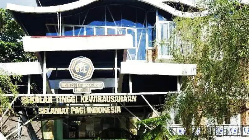 Sekolah Tinggi Kewirausahaan Selamat Pagi Indonesia (STK SPI) di Kota Batu, resmi tidak beroperasi. (Dian Kurniawan/Liputan6.com)