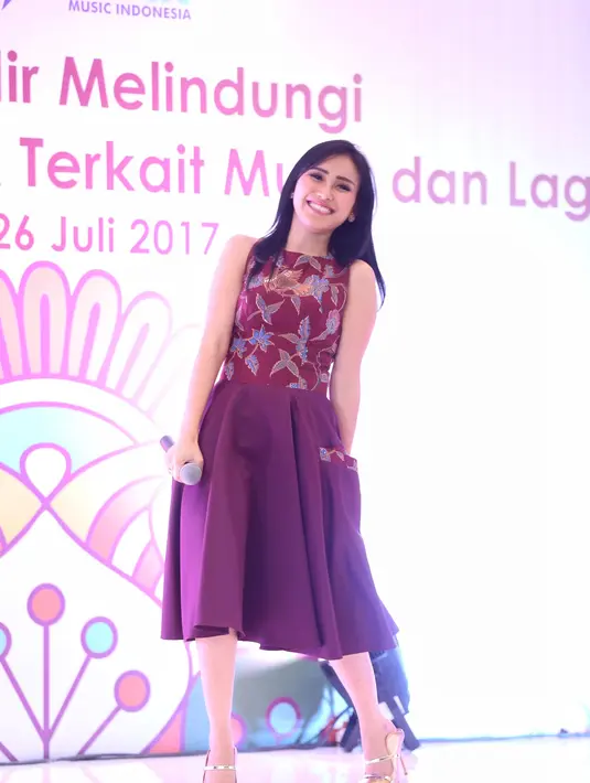 "Kalau dia mau jadi artis ya saya support, sebagai orangtua ya saya mendukung," pungkas Ayu Ting Ting. (Adrian Putra/Bintang.com)