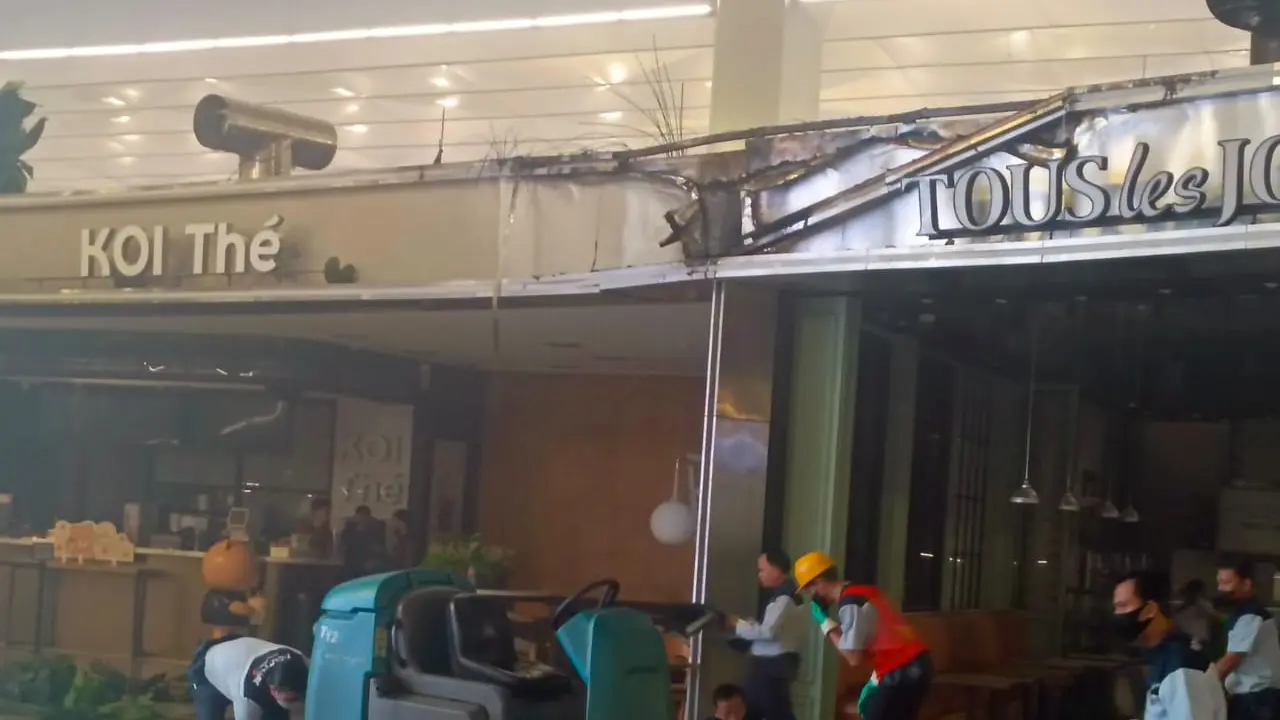 Kebakaran Tenant di Terminal 3 Bandara Soekarno Hatta.
