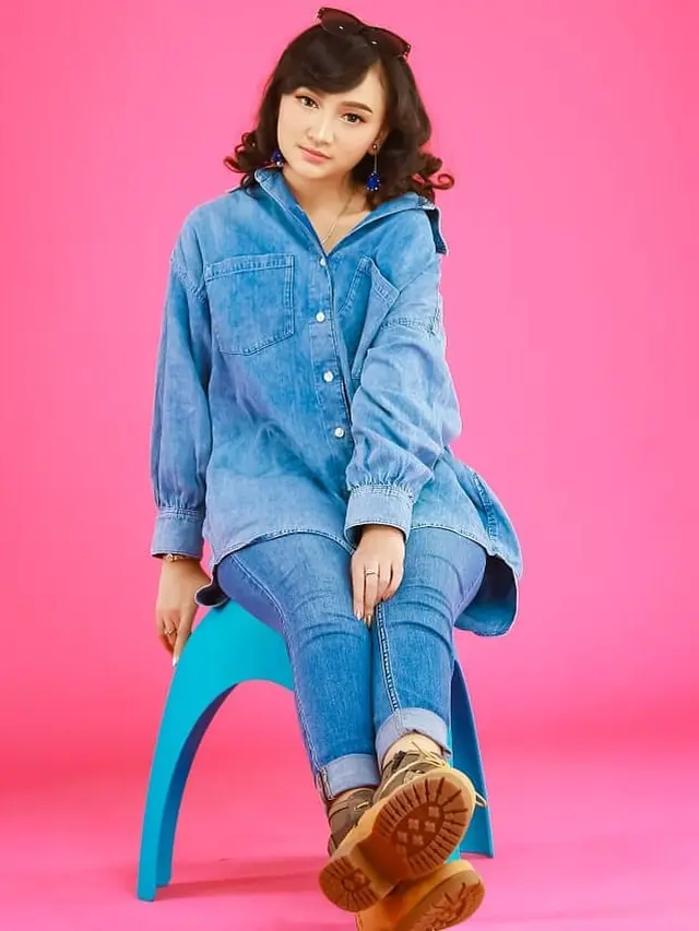 6 Pesona Jihan Audy Dalam Busana Denim, Tampil Makin Menawan