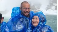 Dewi Yull diajak Surya Sahetapy ke Air Terjun Niagara, Amerika (Foto: Instagram dewiyullofficial/suryasahetapy)