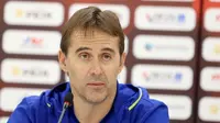 Pelatih tim nasional Spanyol Julen Lopetegui dalam sesi jumpa pers di Shkoder, 2 Oktober 2016. (AFP/Gent Shkullaku)