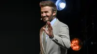 Mantan pemain sepak bola Inggris, David Beckham, menghadiri acara promosi untuk kampanye desain ulang merek dan peramalan merek Marina Bay Sands yang disebut "Atas Beyond" di Marina Bay Sands Hotel and Resorts di Singapura pada 7 November 2024. (Roslan Rahman/AFP)