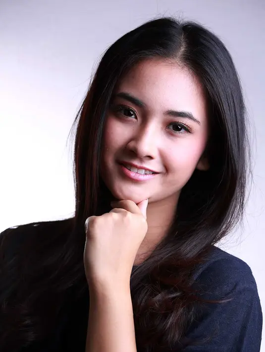 Dalam film ‘Magic Hour’, Nadya Arina harus beradu akting dengan sederet nama yang lebih berpengalaman di layar lebar seperti Dimas Anggara, Ira Wibowo, bahkan Meriam Bellina. (Deki Prayoga/Bintang.com)