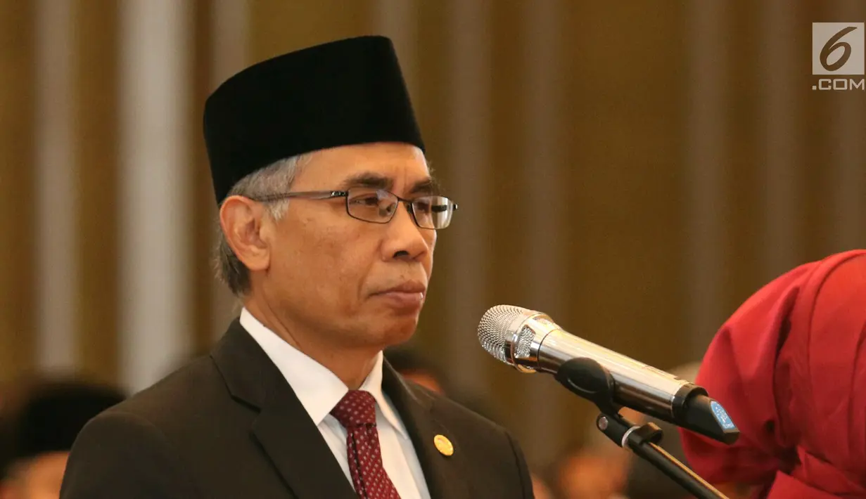 Ketua DK OJK yang baru, Wimboh Santoso saat mengikuti pelantikan, Jakarta, Kamis (20/7). Anggota DK OJK periode 2017-2022 tersebut yakni Wimboh Santoso sebagai Ketua DK OJK. (Liputan6.com/Angga Yuniar)