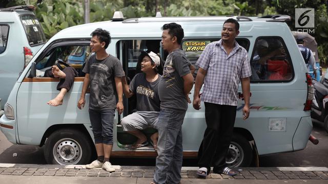 Jalan Jatibaru Tak Kunjung Dibuka, Sopir Angkot Terus Gelar Aksi di Balai Kota