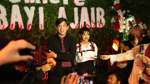 [Fimela] Adipati Dolken dan Sara Fajira