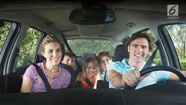 keluarga di mobil