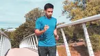 Sebelum dikabarkan positif mengidap kanker ginjal, pelantun lagu 'Nuansa Bening' ini ternyata kerap mengimbangi kesibukan menyanyinya dengan berolahraga. Lewat akun Instagram pribadinya, Vidi suka membagikan kegiatan dia berolahraga bersama teman-temannya. (Liputan6.com/IG/@vidialdiano)