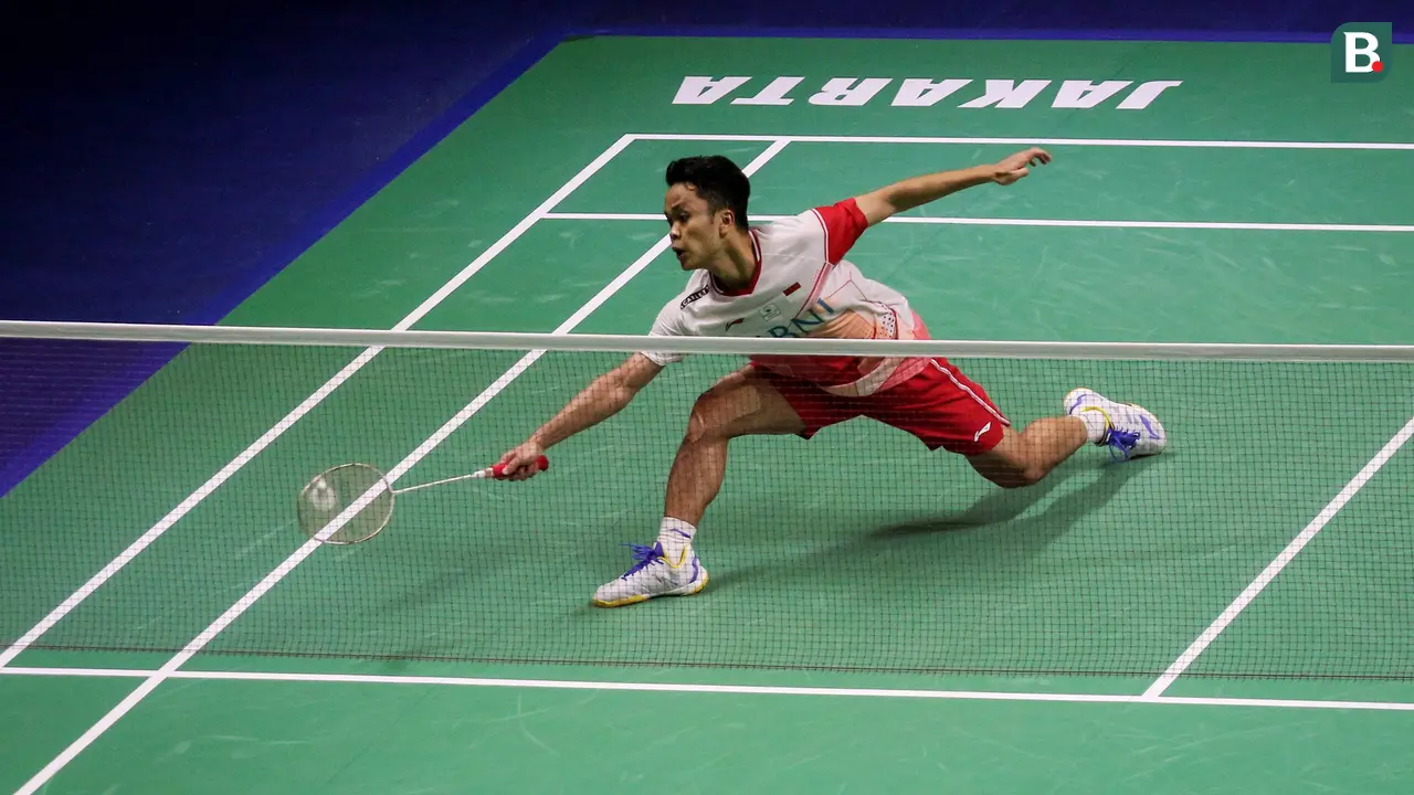 Foto: Melihat Jatuh Bangun Perjuangan Anthony Ginting Saat Ditaklukkan Viktor Axelsen di Perempat Final Indonesia Open 2022