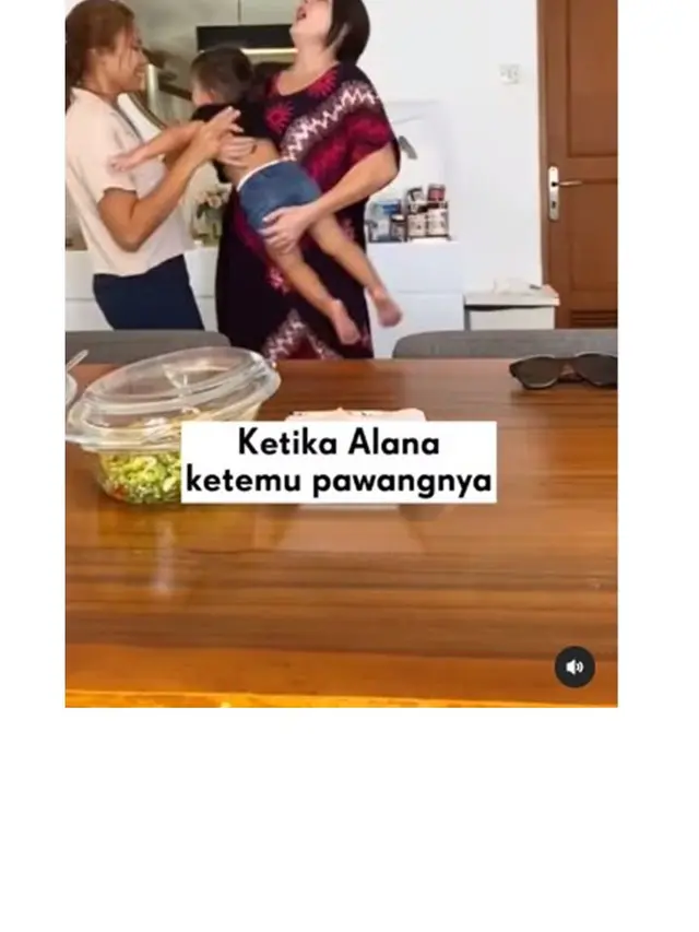 7 Potret Kompak Alice Norin dan ART-nya, Kompak Bikin Konten