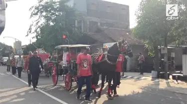 Presiden Jokowi memantau langsung jalannya simulasi kirab pernikahan Kahiyang Ayu dan Bobby Nasution.